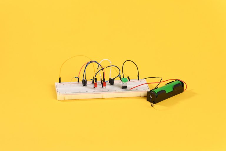 Water level alarm circuit using 555 timer IC with minimal component